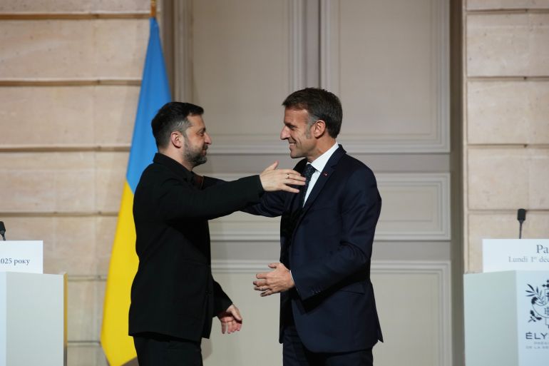 epa_692e707e11f7-1764651134 epa12562640 French President Emmanuel Macron (R), and Ukrainian President Volodymyr Zelensky hug each other after a joint press conference at the Elysee Palace in Paris, France, 01 December 2025. EPA/CHRISTOPHE ENA / POOL MAXPPP OUT
