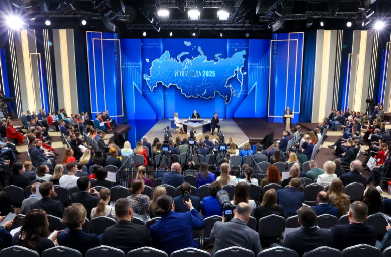 epa12603484 Russian President Vladimir Putin (C) attends his annual live broadcast press conference with Russian federal, regional, and foreign media at the Gostiny Dvor forum hall in Moscow, Russia, 19 December 2025. Putin held his end-of-year press conference and the 'Direct Line with Vladimir Putin' televised event, where he answered citizens' questions focusing on domestic issues. EPA/VYACHESLAV PROKOFYEV/SPUTNIK/KREMLIN / POOL MANDATORY CREDIT