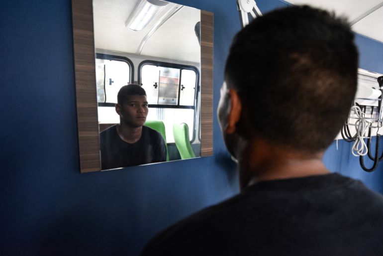 بعض الأشخاص قد يستخدمون التحديق في المرآة باعتباره طقسا لتحفيز الذات قبل خوض تحديات أو أحداث مهمة