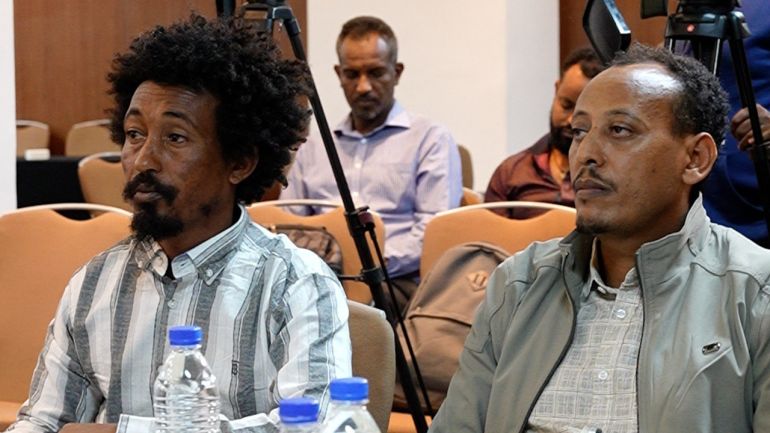 image4-1764872569 ممثل منظمة فانو الشعبية كابتن ماسريشا سيتينج خلال مراسم توقيع اتفاقية السلام بين حكومة اقليم امهرا ومنظمة فانو الشعبية برعاية الاتحاد الأفريقي والايغاد في العاصمة الاثيوبية اديس ابابا