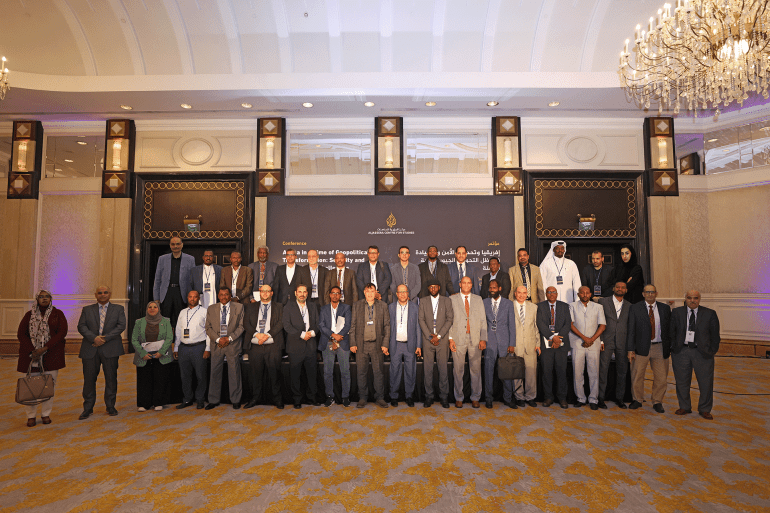 pic-5543-1765747625 الصورة الجماعية لمؤتمر مركز الجزيرة للدراسات