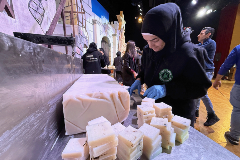 قسمت شجرة الصابون ووزعت على دور الأيتام في لبنان