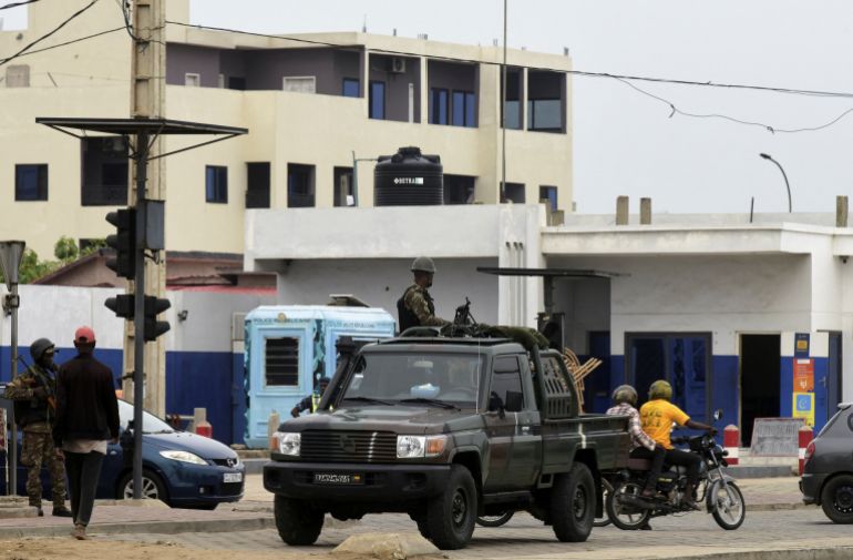 reuters_693a80ce-1765441742-1 A military vehicle takes position in a street, a day after the country's armed forces thwarted the attempted coup against the government of Benin's President Patrice Talon, in Cotonou, Benin, December 8, 2025. REUTERS/Charles Placide Tossou
