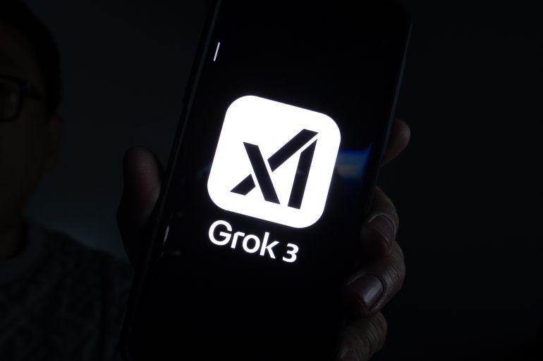 shutterstock_2586883323-1743607065 غروك 3" (Grok 3)