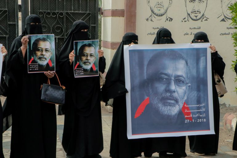 جانب من وقفة احتجاجية لأمهات المخفيين قسريا في عدن (الجزيرة)