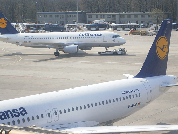 لوفتهانزا ألغت 3800 من بين 4300 رحلة ركاب و23 من 31 رحلة شحن بسبب الإضراب. الجزيرة نت.