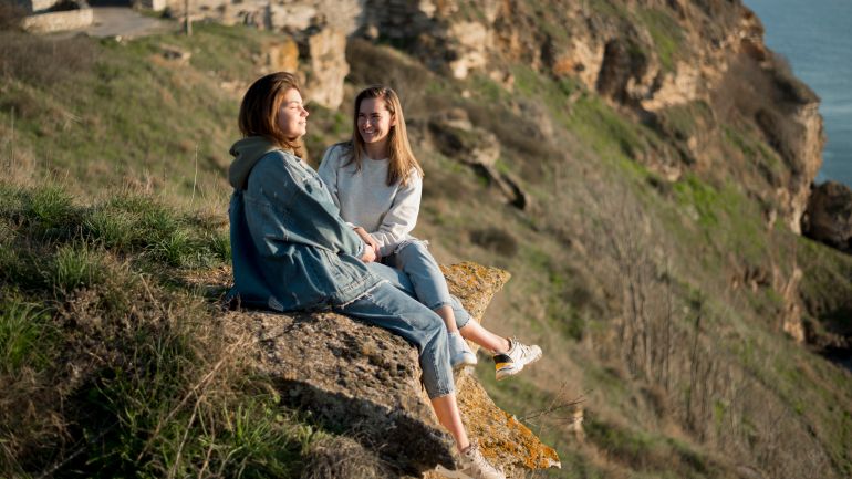 3589-3-1769516201 Best female friends sitting on a hill freepik استخدام داخلي
