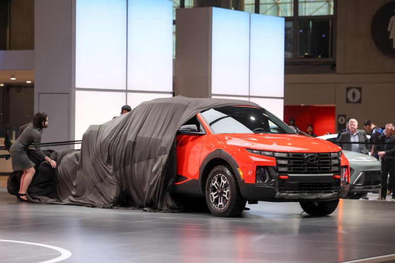 A 2025 Hyundai Santa Cruz XRT is uncovered during the New York International Auto Show Press Preview, in Manhattan, New York City, U.S., March 27, 2024. REUTERS/Brendan McDermid