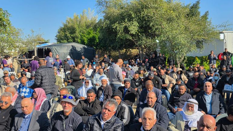 8-1767603055 اعتصام وحراك شعبي في قرية ترابين الصانع في النقب احتجاجا على ممارسات الشرطة الإسرائيلية. تصوير الطاقم الإعلامي للجبهة الديموقراطية التي عممها للاستعمال الحر لوسائل الإعلام)
