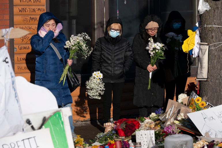 afp_697a4488ad2f-1769620616 People gather at a makeshift memorial in the area where Alex Pretti was shot dead by federal immigration agents in Minneapolis, Minnesota, on January 28, 2026.