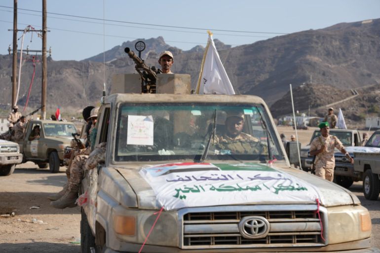 قوات العمالقة في عدن تسلم معسكر جبل حديد لقوات أمنية المركز الإعلامي ل ألوية العمالقة الجنوبية