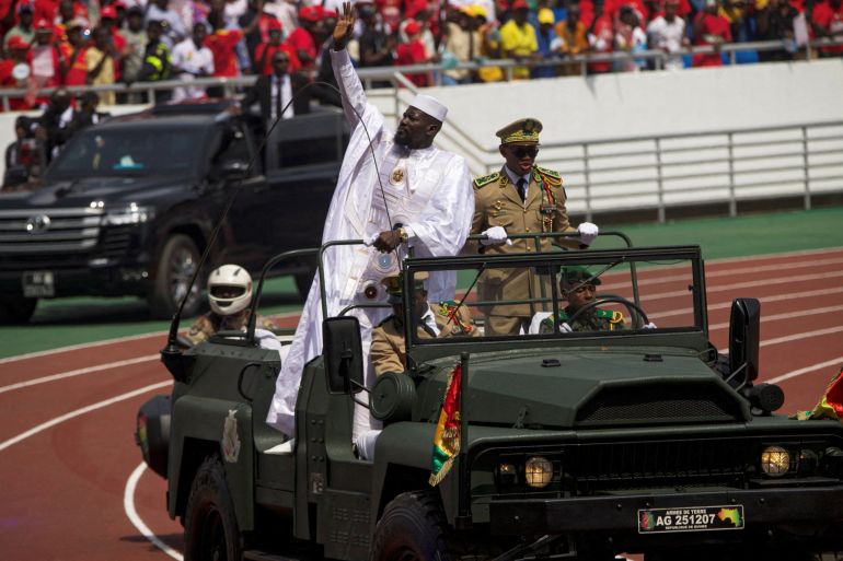 pic-87744-1768679124-1 حفل تنصيب الجنرال مامادي دومبويا رئيسا لغينيا Guinea's President-elect Mamady Doumbouya arrives in a vehicle to take the oath of office during a swearing-in ceremony in Conakry, Guinea, January 17, 2026. REUTERS/Stringer
