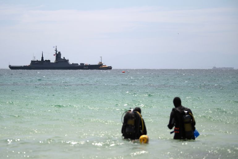 pic-88742-1767979831 Two divers go into the sea as the Russian corvette Stoikiy ship is towed into Simon's Town harbour, near Cape Town, on January 9, 2026. The Chinese lead Will For Peace 2026 exercise 2026 brings together navies from BRICS Plus countries for joint maritime safety operations. (Photo by RODGER BOSCH / AFP)