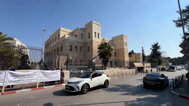 pic-98411-1737993530 القدس.. وقفة ضد ملاحقة الاحتلال لمدارس الفرقان - الجزيرة نت