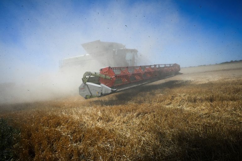 A farmer harvests wheat, as the country's major grain exchanges forecast a record 2025/26 wheat crop for Argentina, one of the world's top grain suppliers, in Benito Juarez, Argentina, December 26, 2025. REUTERS/Martin Cossarini