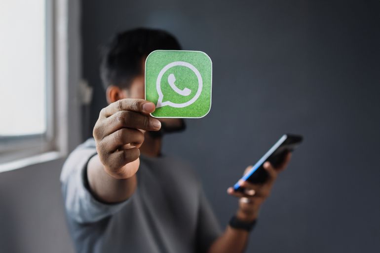 جهاد البعض على جروبات الواتساب المغلقة مقابل سكوتهم في المجال العام