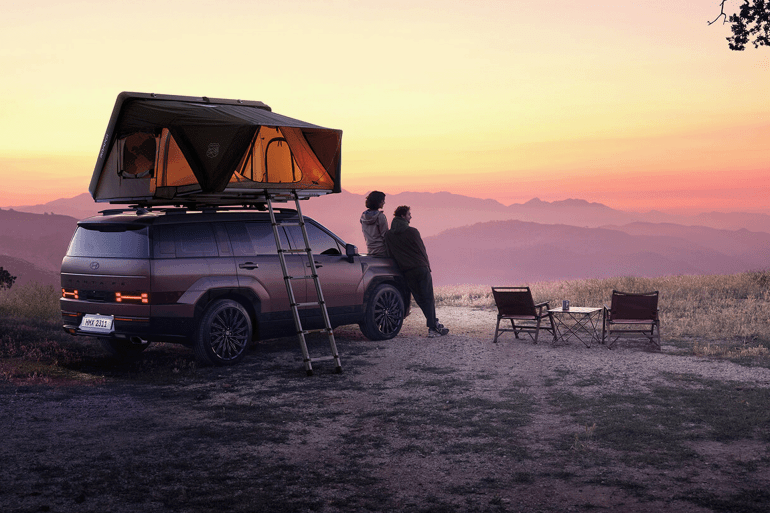 تتميز سانتافي بتجهيزات أمان وتقنيات متقدمة حتى في الفئات الأساسية (هيونداي)