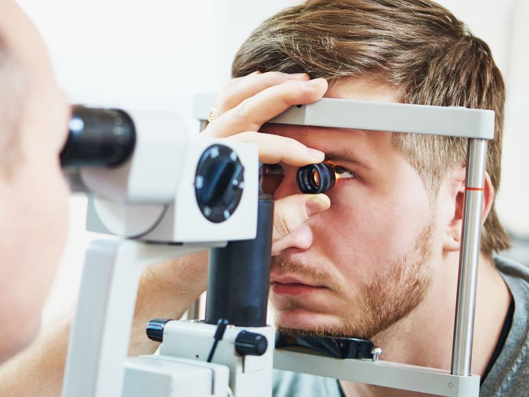 جراحة الليزر الخاصة بالعيون قد تحول الحياة إلى كابوس