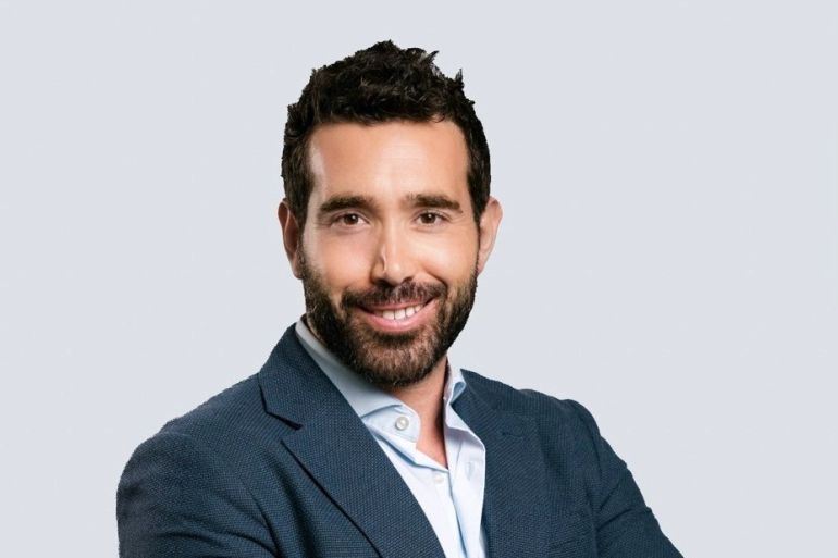 4-1772279419 رجائي نسيبة: في عصر الوكلاء الأذكياء، الإعلام الرابح هو الذي يبيع الثقة والتحقق والسياق، لا الذي يبيع عدد النقرات