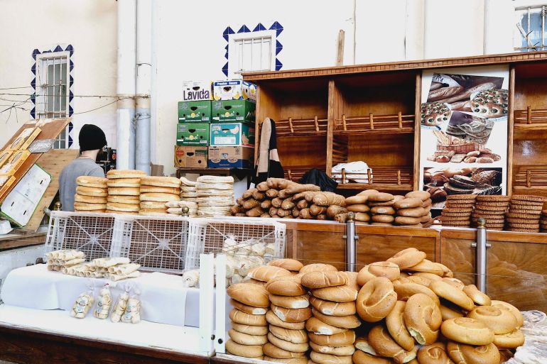 798465315-1772095173 المخابز تعد أنواعا مختلفة ولذيذة من الخبز الذي يشهد استهلاكا كبيرا في رمضان (خاص الجزيرة)