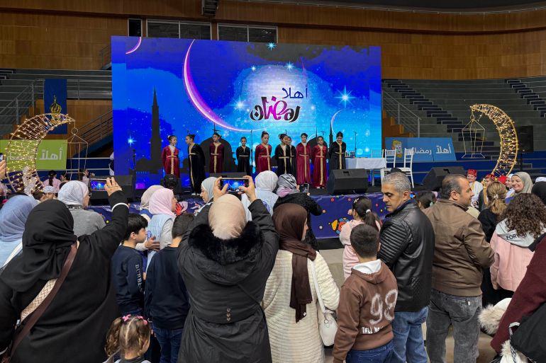 الأهالي يحرصون على الحضور مع أطفالهم للاحتفال بقدوم رمضان copy