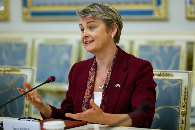 epa_68d0f6a9a463-1758525097-2 epa12371294 British Foreign Secretary Yvette Cooper attends a meeting with Ukrainian President Volodymyr Zelensky (not pictured) in Kyiv, Ukraine, 12 September 2025, amid the ongoing Russian invasion. EPA/VALENTYN OGIRENKO / POOL
