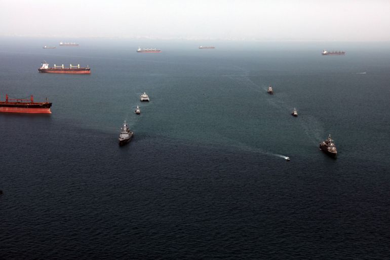 epa12756767 A handout photo made available by the Iranian army shows Iranian and Russian warships during a joint naval exercise in Sea of Oman, southern Iran, 19 February 2026. Iran and Russia hold join military drill in the Sea of Oman. EPA/IRANIAN ARMY OFFICE HANDOUT HANDOUT EDITORIAL USE ONLY/NO SALES