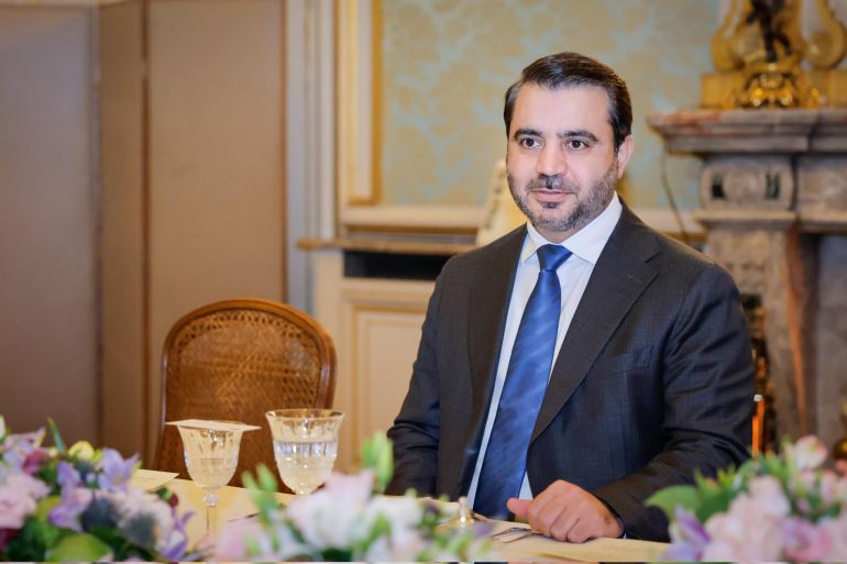 التقى وزير الخارجية والمغتربين، السيد أسعد حسن الشيباني، نظيره الفرنسي السيد جان نويل بارو في العاصمة الفرنسية باريس. وخلال اللقاء، بحث الجانبان القضايا ذات الاهتمام المشترك وسبل تعزيز الشراكات الاستراتيجية بين البلدين، إضافةً إلى استعداد فرنسا لعودة شركاتها للعمل في سوريا. وزارة الخارجية والمغتربين السورية