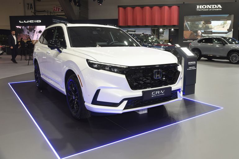 gettyimages-2193455671-1753815991 BRUSSELS, BELGIUM - JANUARY 10: The Honda CRV car is on display at101st Brussels Motor Show 2025 on January 10 2025 in Brussels, Belgium (Photo by Didier Messens/Getty Images)