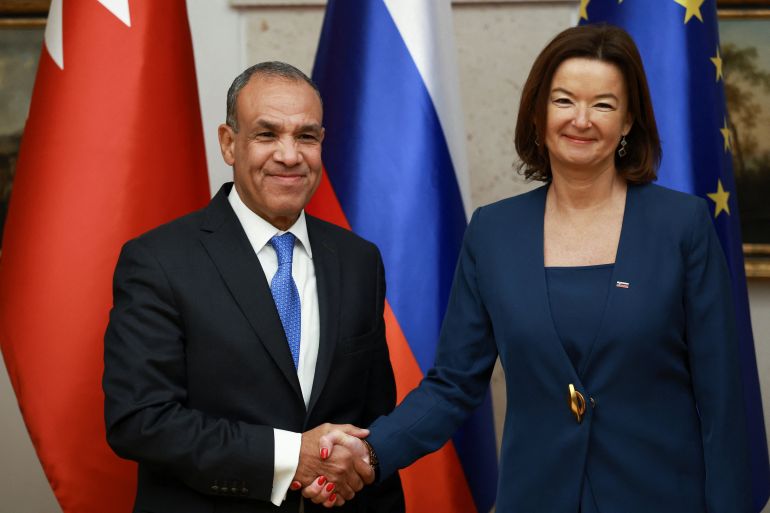 Slovenian Foreign Minister Tanja Fajon shakes hands with Egyptian Foreign Minister Badr Abdelatty as she hosts the foreign ministers of Bahrain, Jordan, Egypt, and Saudi Arabia in Brdo pri Kranju, Slovenia, February 6, 2026. REUTERS/Borut Zivulovic