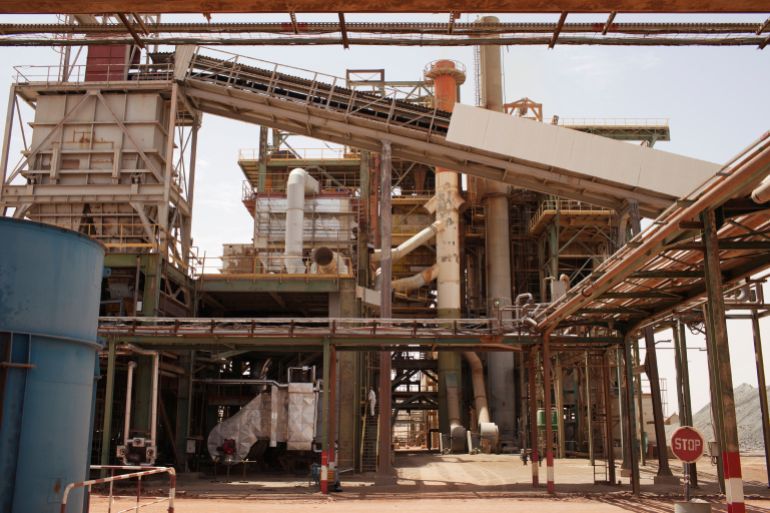 Areva's Somair uranium mining facility is seen in Arlit, Niger, September 25, 2013. REUTERS/Joe Penney/File Photo