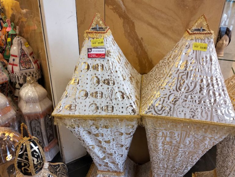 sdfsdf60-1771320379 للا ستخدام الداخلي فقط - - - - تتنافس المتاجر في تقديم اسعار تنافسية للمستهلكين في شهر رمضان لجذب أكبر عدد ممكن في سوق لا يتوقف لمدة 30 يوما - تصوير الجزيرة نت