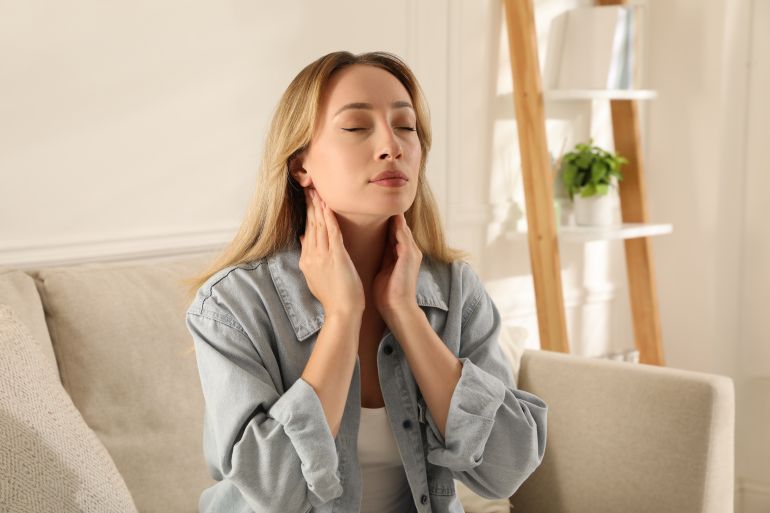 shutterstock_2054323529 صيام مرضى خمول الغدة الدرقية (hypothyroidism)