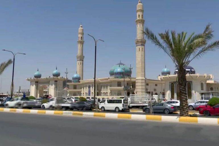 ****داخلية**** جامع الخلفاء الراشدين في الفلوجة، يقع على الطريق الرئيسي، بغداد- الأنبار، الجزيرة نت