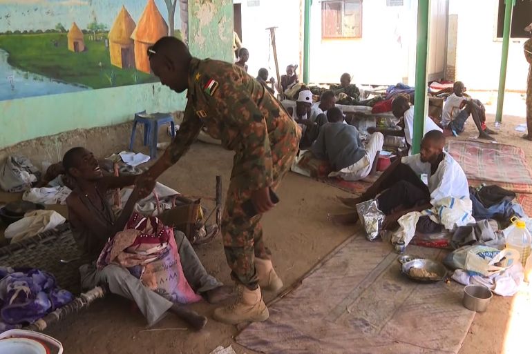 sudan2-1743248749 لأسرى الذين حررهم الجيش السوداني من سجون الدعم السريع وهم في اوضاع صحية صعبة شاشة الجزيرة