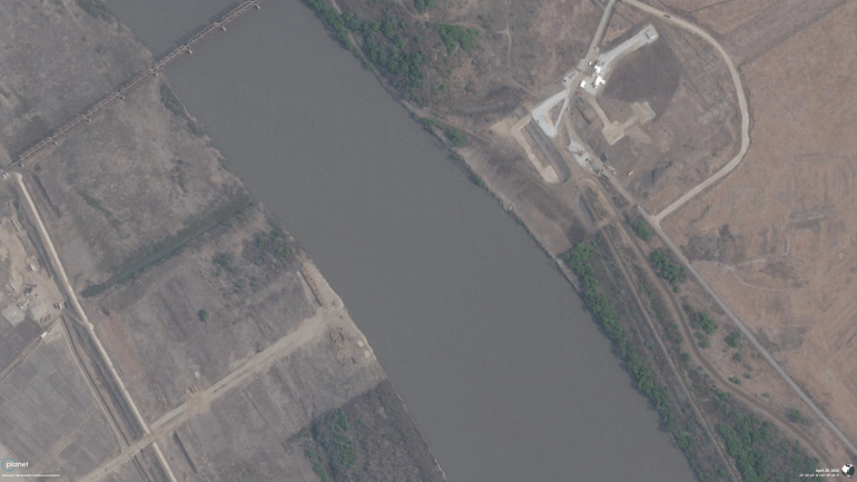 03-3-1774591192 صورة فضائية من العام المضي تكشف عن عدم وجود الجسر (بلانت لابس)