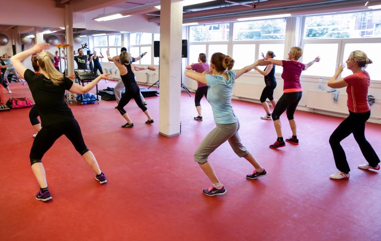 FILED - Lowering the volume in gym classes is a "simple step" people could take to protect their hearing. Photo: Ulrich Perrey / dpa