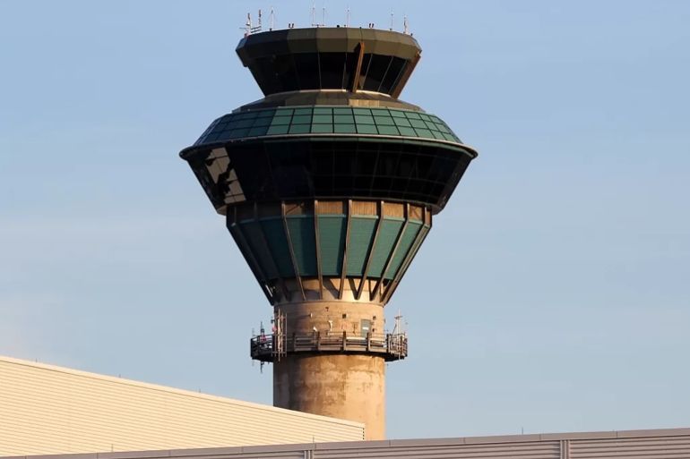 ***داخلية*** برج مراقبة وشرح أكواد التنبيه في الطائرات Image Copyright © Kaz T