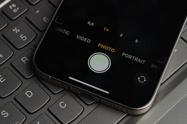 4d8b4d8b3d98ad8b4d8b3d98ad8b4-1761568340 New York, USA - November 26, 2024: Iphone camera mode menu on screen in keyboard button background close up view