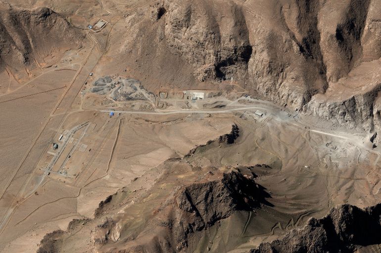 صور فضائية تكشف دمار قواعد المسيرات والصواريخ في أصفهان والأهواز @vantor.mediavalet.com