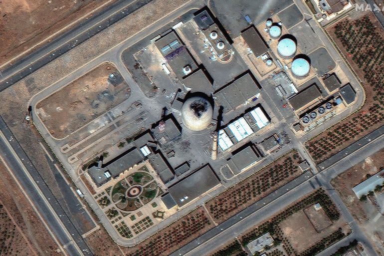 تُظهر صور الأقمار الصناعية من شركة ماكسار مبنى مفاعل أراك بعد الغارة الجوية في 19 يونيو/حزيران 2025