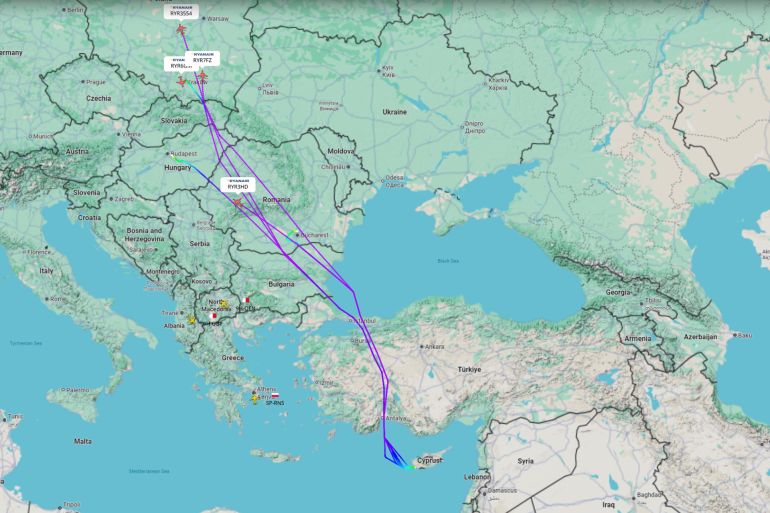 **داخلية** إخلاء مطار بافوس في قبرص بسبب تهديد مسيرات @فلايت رادار24