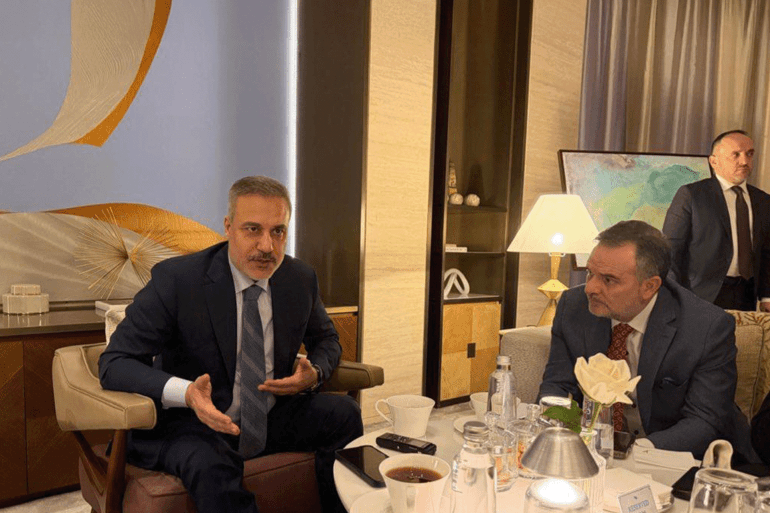 مراسل الجزيرة نت مع وزير الخارجية التركي هاكان فيدان في العاصمة السعودية الرياض مارس/آذار 2026