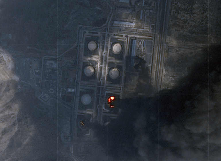 airbus-1774859287 صورة فضائية لحريق بميناء الفجيرة إثر هجمات إيرانية (إيرباص)