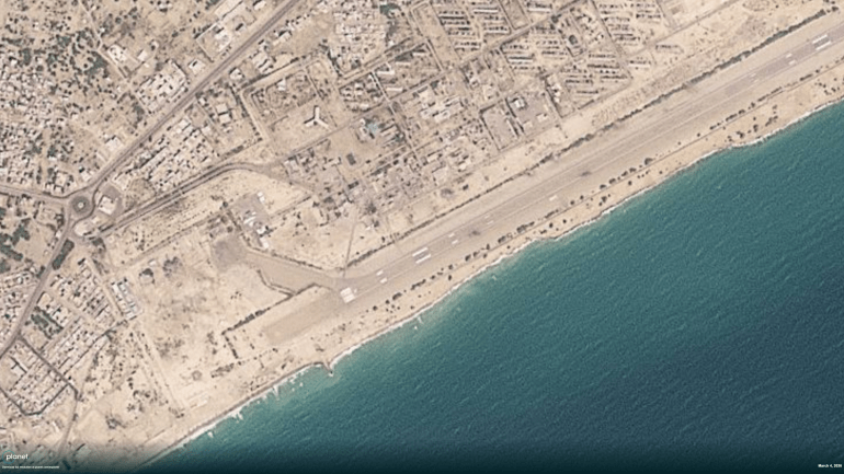 صور أقمار صناعية تظهر استهداف البنية الساحلية في جاسك (بلانت لابس)