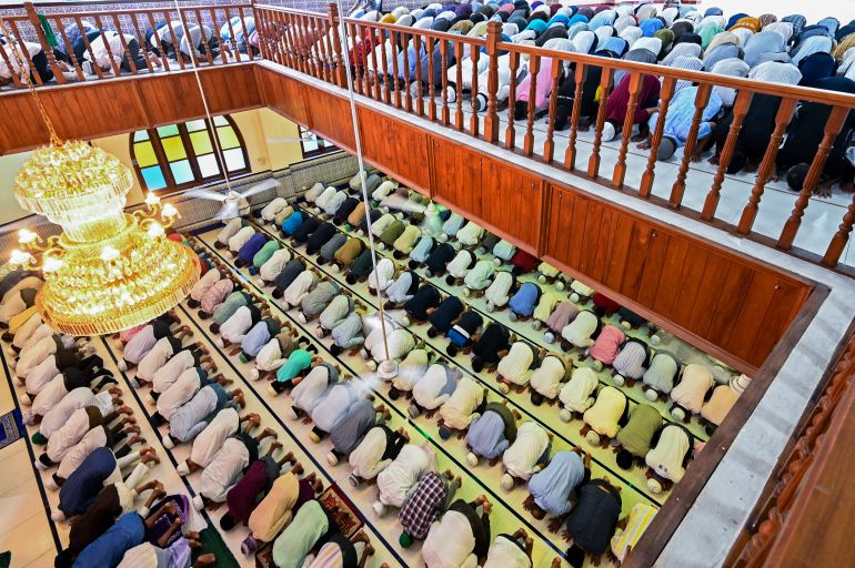 Muslim devotees offer the first Friday prayers of the Islamic holy month of Ramadan at the Dawatagaha Jumma mosque in Colombo on March 15, 2024. (Photo by Ishara S. KODIKARA / AFP)