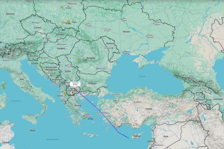 **داخلية** إخلاء مطار بافوس في قبرص بسبب تهديد مسيرات @فلايت رادار24