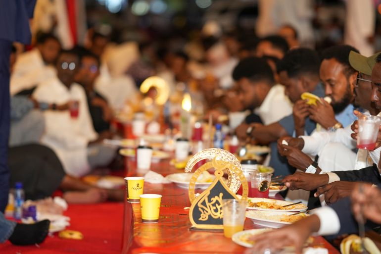 صور إفطار جماعي في حي هدن بمقديشو