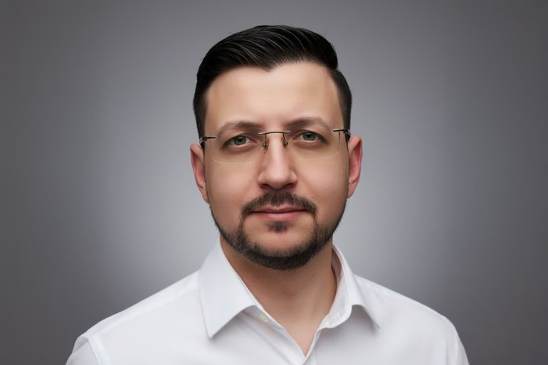 ****داخلية**** 4 - أنس المعراوي: السياسة الجديدة قد تدفع نحو مأسسة المشاريع الجادة لكنها تضع الهواة أمام خيارات صعبة (المصدر: حساب لينكدإن)