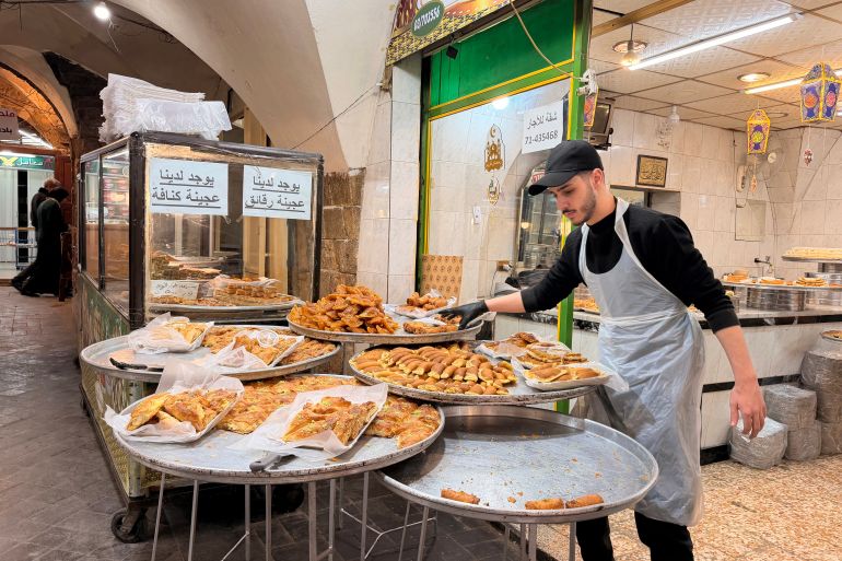 الحلويات الرمضانية تبرز بطابعها المميز الذي يختص بالشهر الفضيل(1)